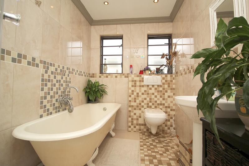 3 Bedroom Property for Sale in Reebok Western Cape